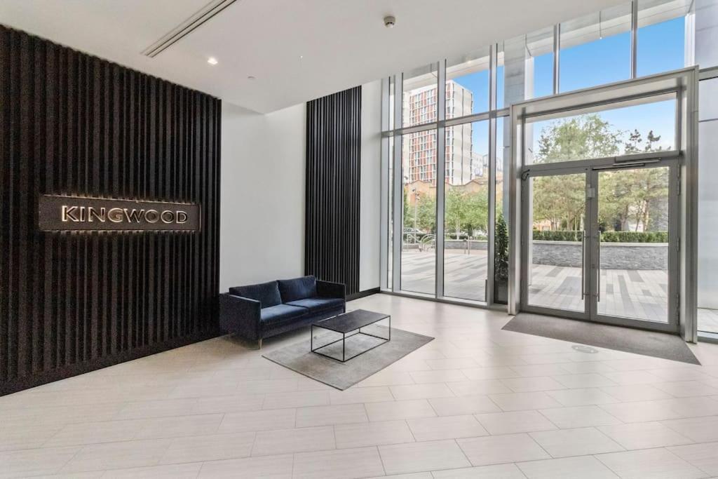 Modern 1-bed Aldgate East Apartment London