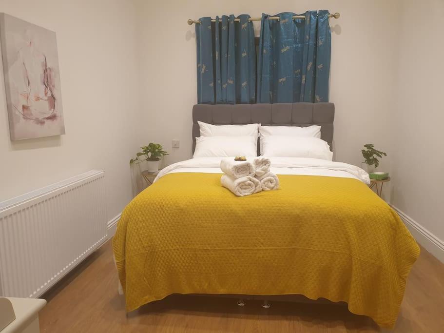 Apartment New - Private King Bed -ric- Free Parking, Terrace, Near Tube London