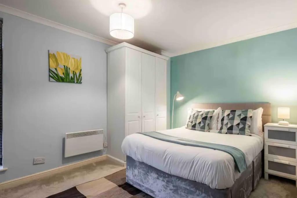 Apartamento 1 Bedroom Flat With Free Parking *