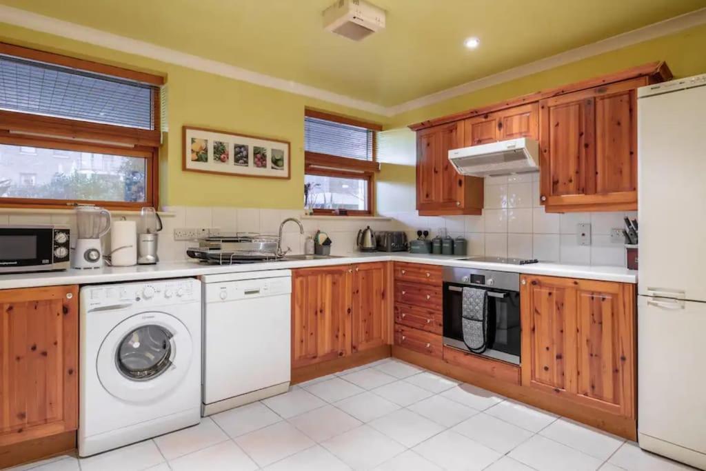 1 Bedroom Flat With Free Parking Apartamento