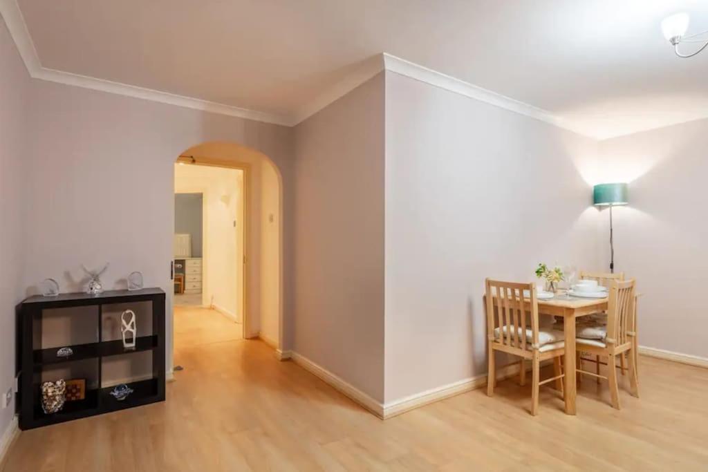 Apartamento 1 Bedroom Flat With Free Parking *