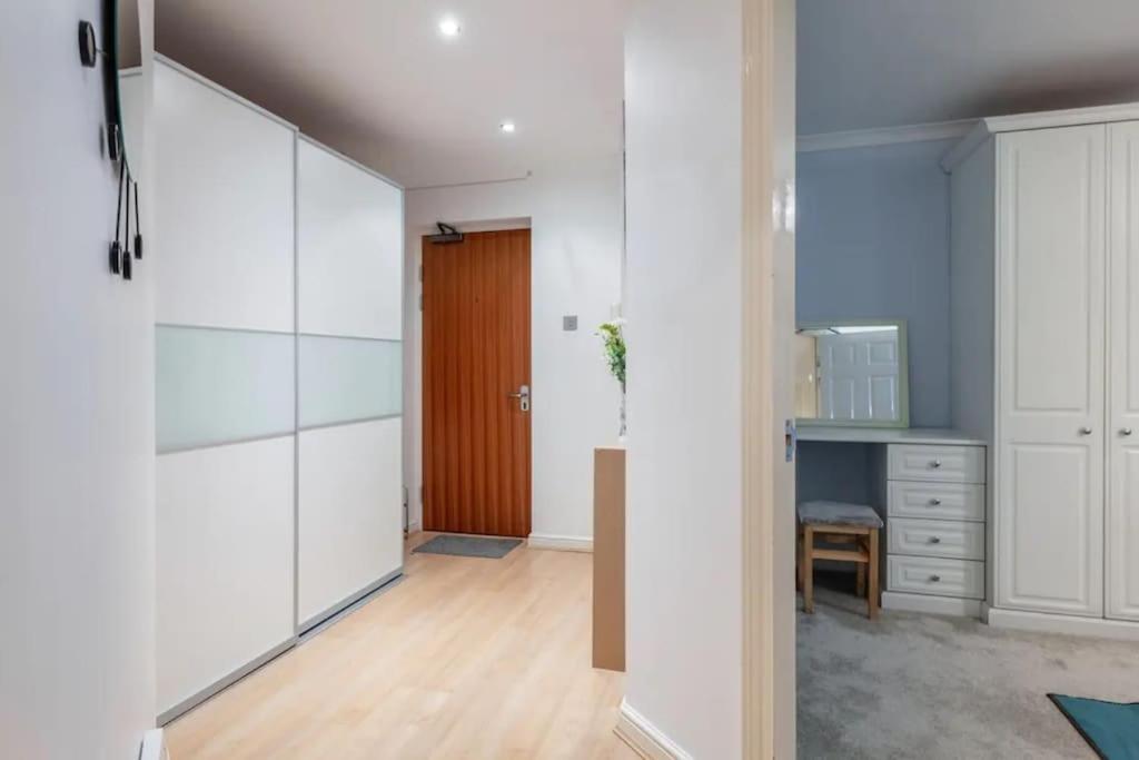 1 Bedroom Flat With Free Parking Apartamento