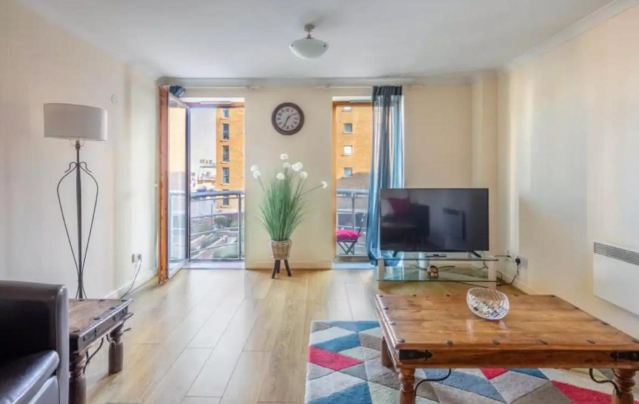1 Bedroom Flat With Free Parking * Londres