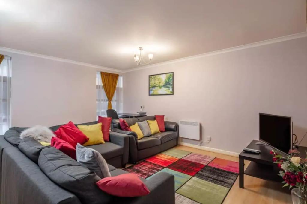 1 Bedroom Flat With Free Parking Apartamento *