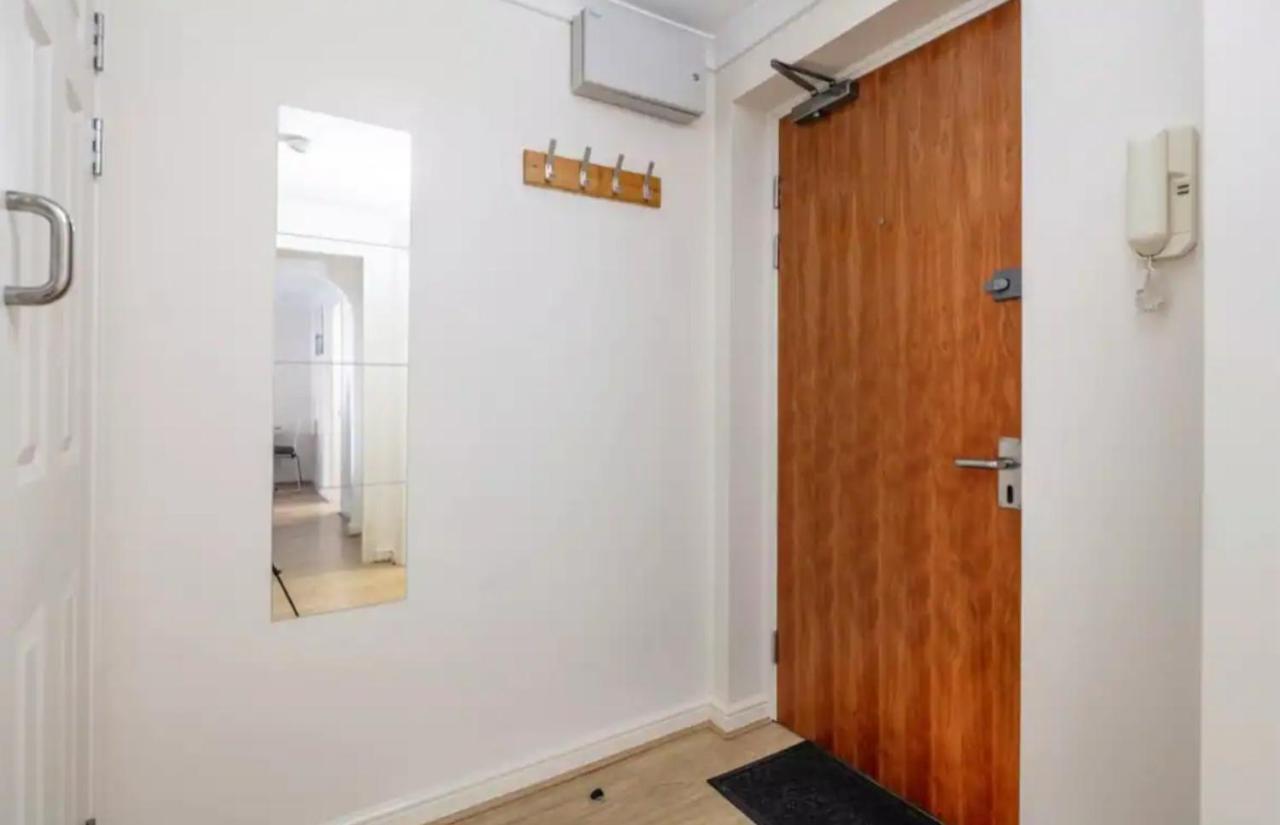 1 Bedroom Flat With Free Parking * Londres
