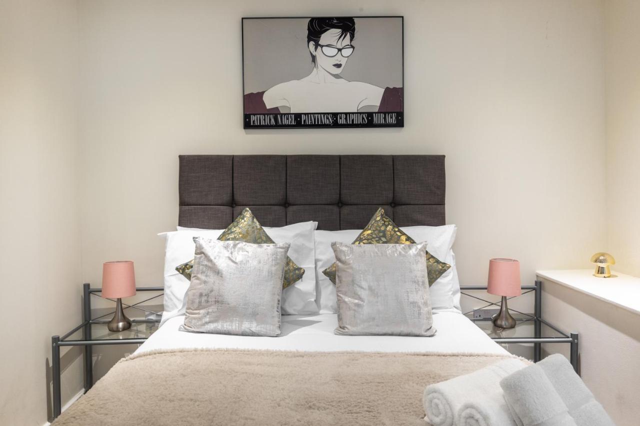 Stunning 3 Bed House With Garden Hébergement de vacances Londres