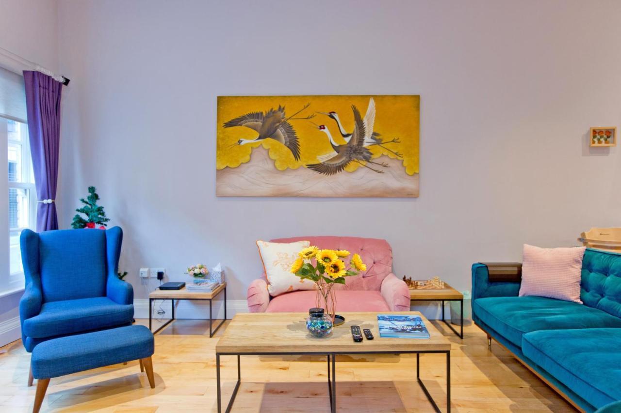 3 Bedroom Modern Mews House * Londen