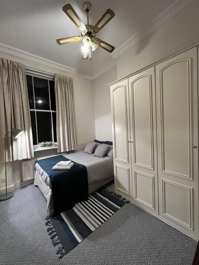 Double Bedroom With En-suite Bathroom In Chelsea - - Share Hospedagem domiciliar Londres