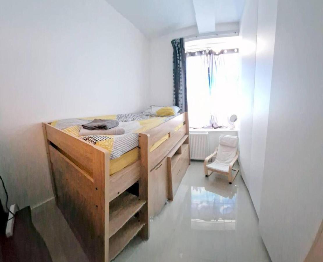 Modern 3-bed House In Surrey Quays