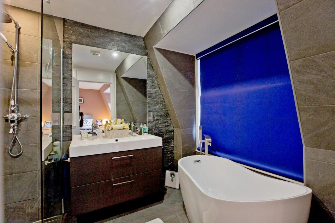 3 Bedroom Modern Mews House Londen