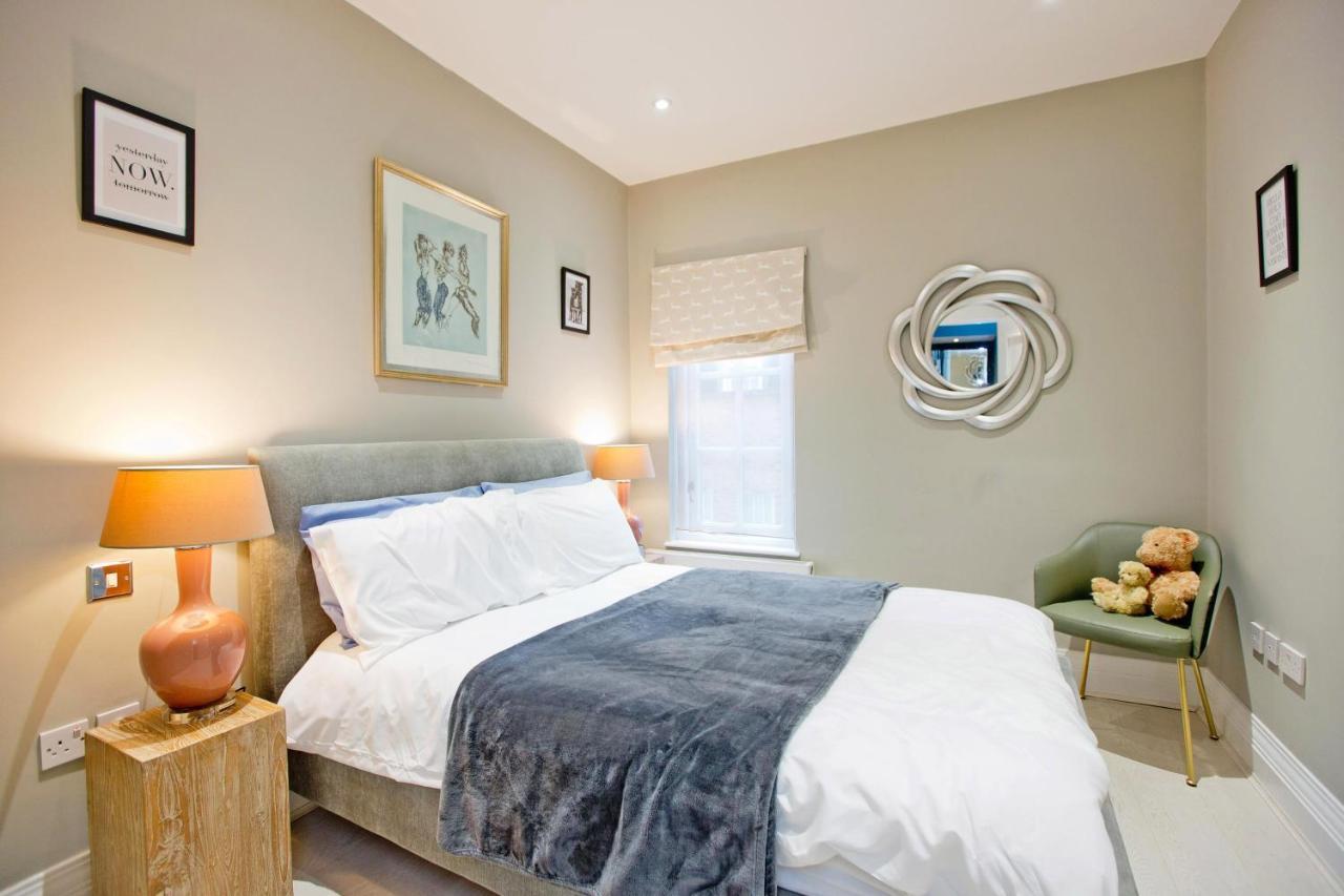 Appartement 3 Bedroom Modern Mews House Londen