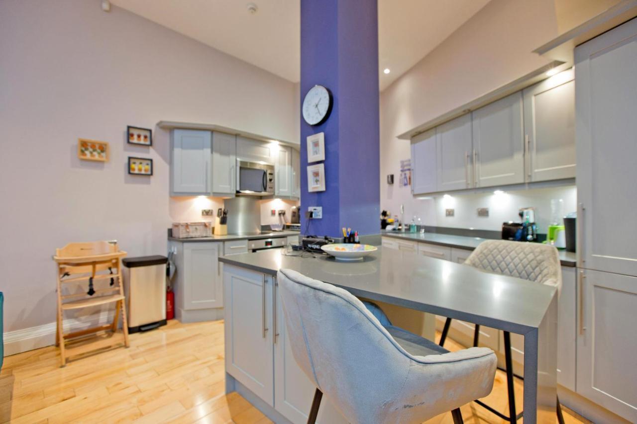 3 Bedroom Modern Mews House * Londen