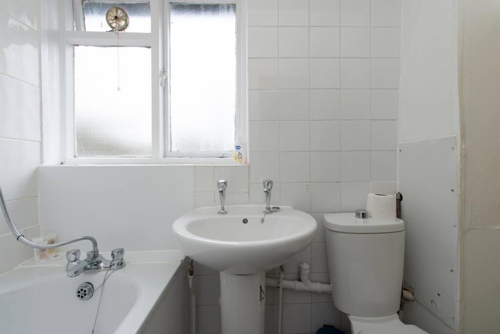 Great House In Centre Of Vibrant, Cool Brixton! * Londen