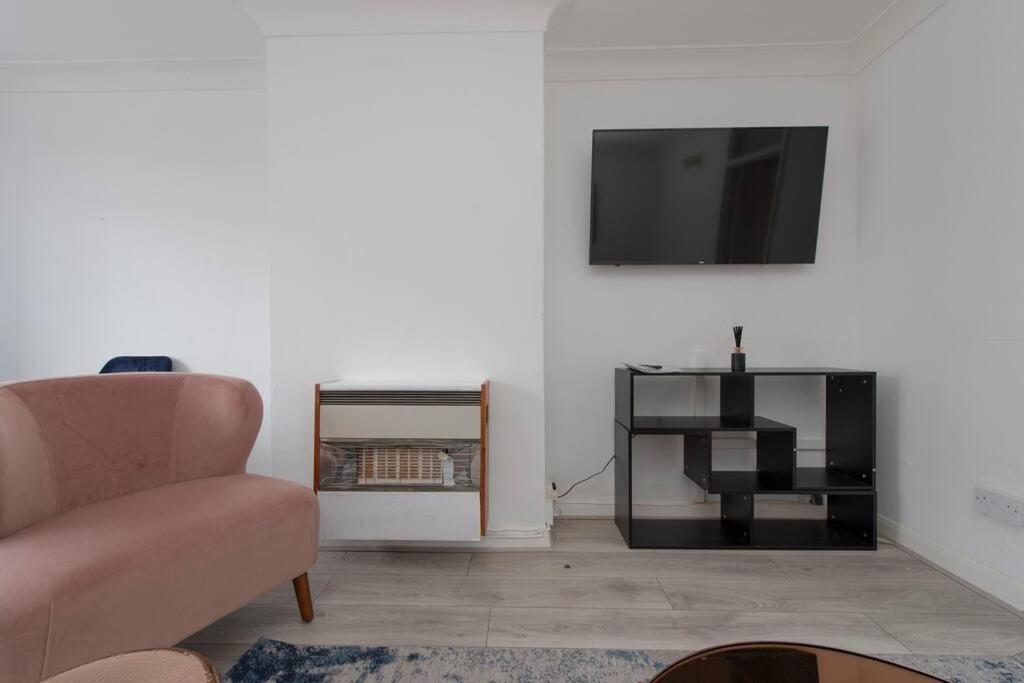 Great House In Centre Of Vibrant, Cool Brixton!