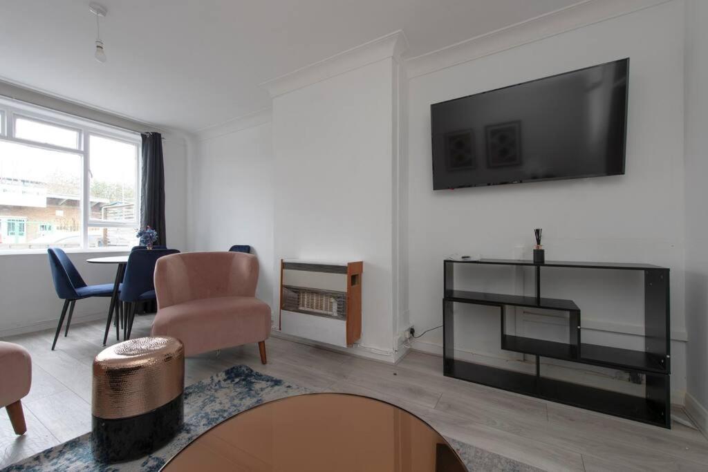Great House In Centre Of Vibrant, Cool Brixton! Londen