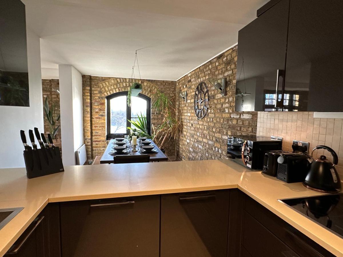 Deluxe Penthouse Riverside View 2 Bedroom Flat With Lift - Old Industrial Factory Warehouse Apartamento Londres