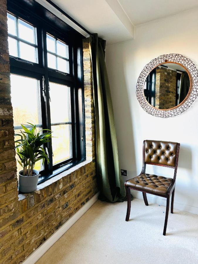 Deluxe Penthouse Riverside View 2 Bedroom Flat With Lift - Old Industrial Factory Warehouse Londres