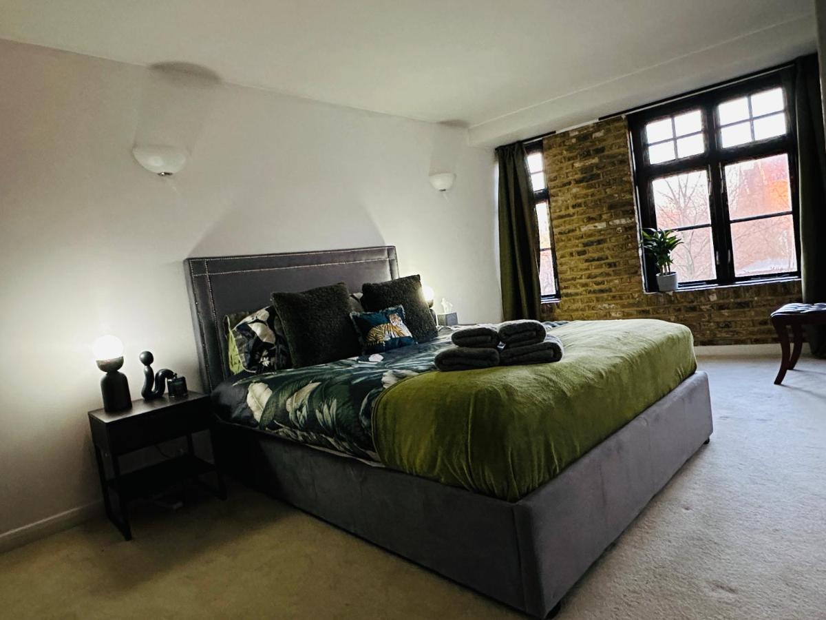 Apartamento Deluxe Penthouse Riverside View 2 Bedroom Flat With Lift - Old Industrial Factory Warehouse *