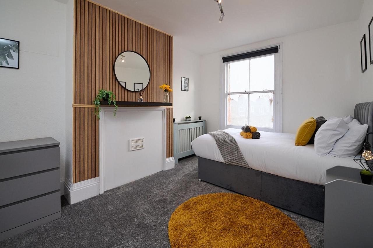 Spacious 3 Bedroom Apartment- Crouch End * Londen