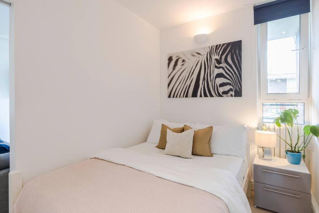 The Clarence, Central W/ Wifi Apartment *