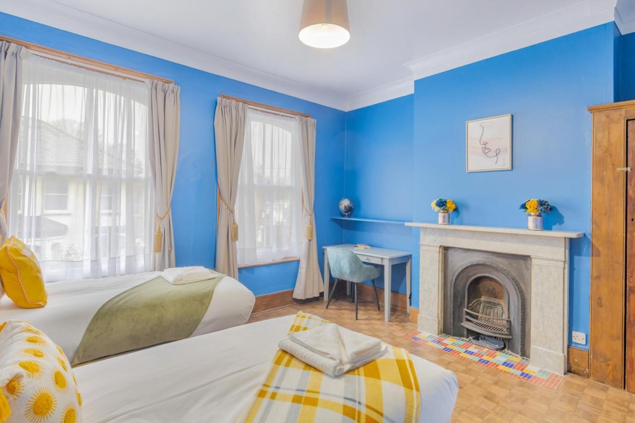 Spacious 5 Bedroom House With Garden + Parking - Amazing Location *