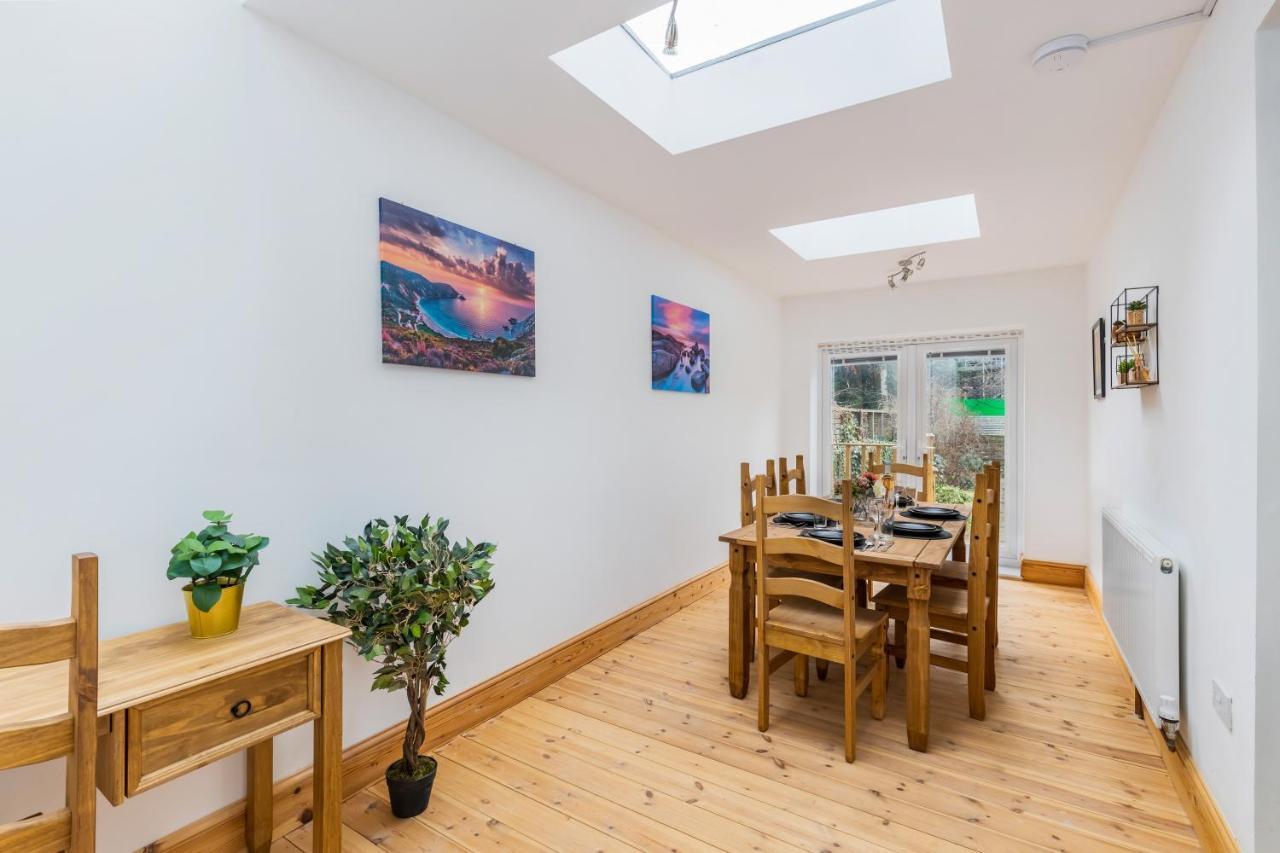 Spacious 5 Bedroom House With Garden + Parking - Amazing Location