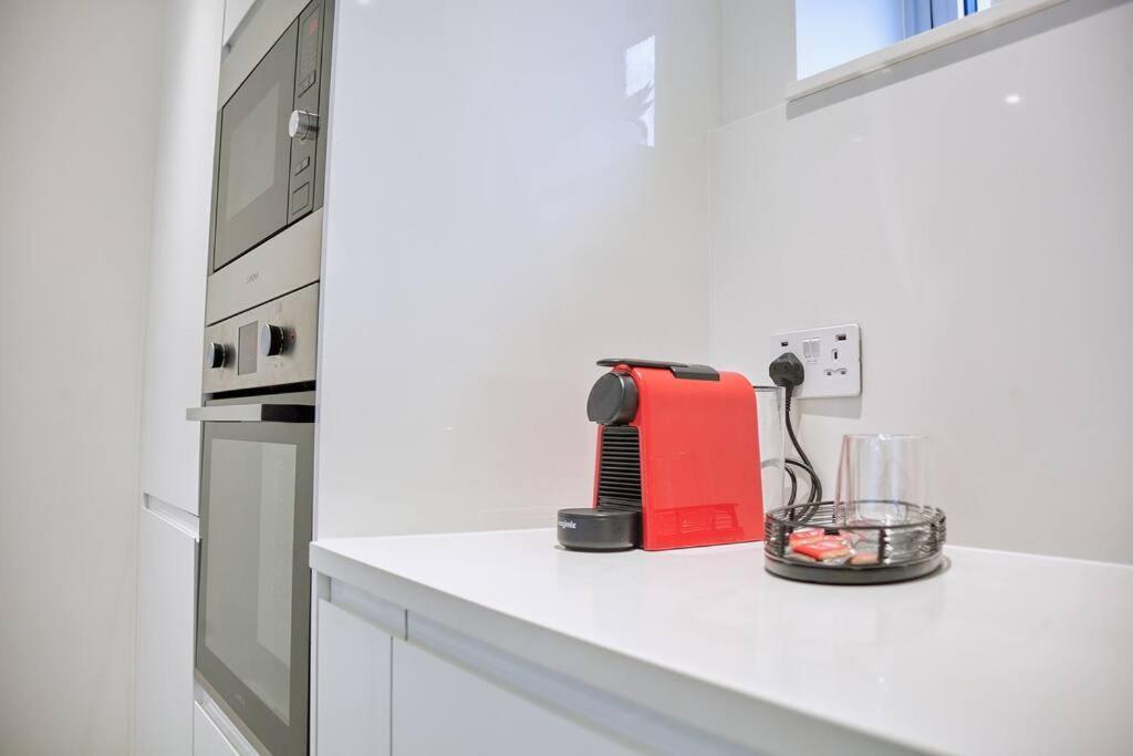 Gorgeous Apartment, 5 Mins From Canada Water, Not Lewisham As Listed! * London