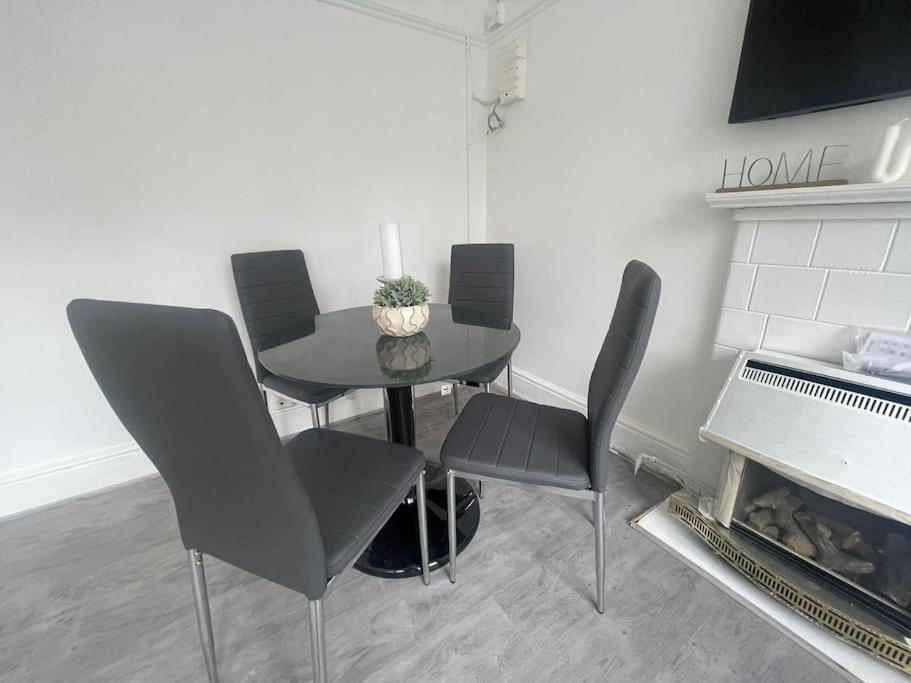 Bright 2 Bedroom Flat On Tower Bridge London