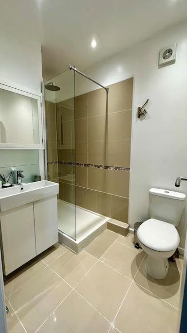 Sienna's 2 - Bedroom Apartment, London, N1. Appartement