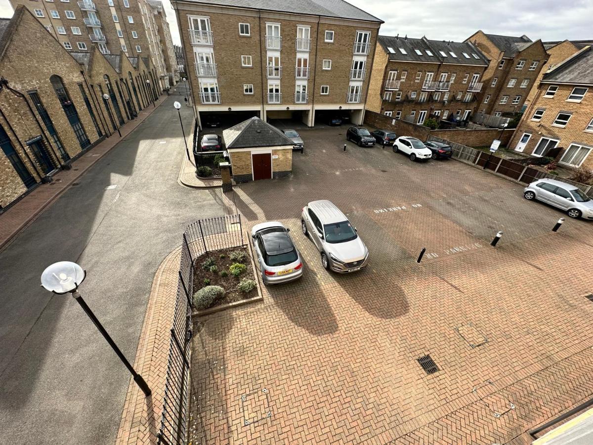 O2 Arena Luxury Flat Sleeps 6 With Parking *