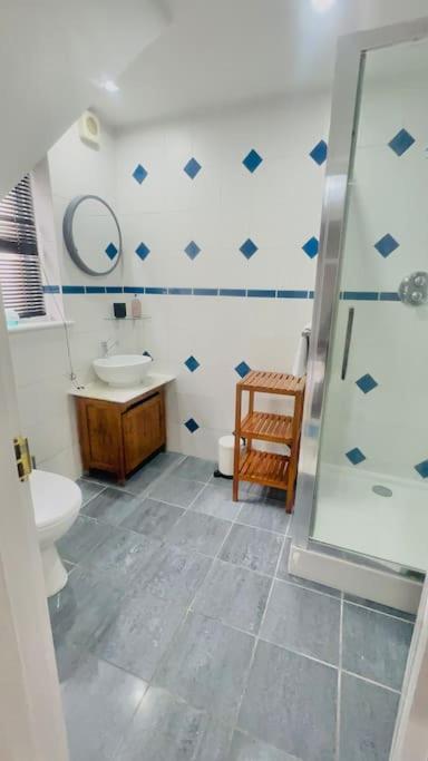Apartamento Amazing Location - Of London- 2 Bedroom Stunning Canal View House With Private Garden,parking & Balcony *