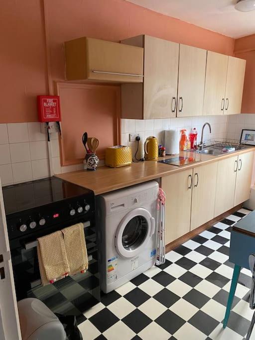Appartement 2 Bedroom Flat On Tottenham High Rd. Londen