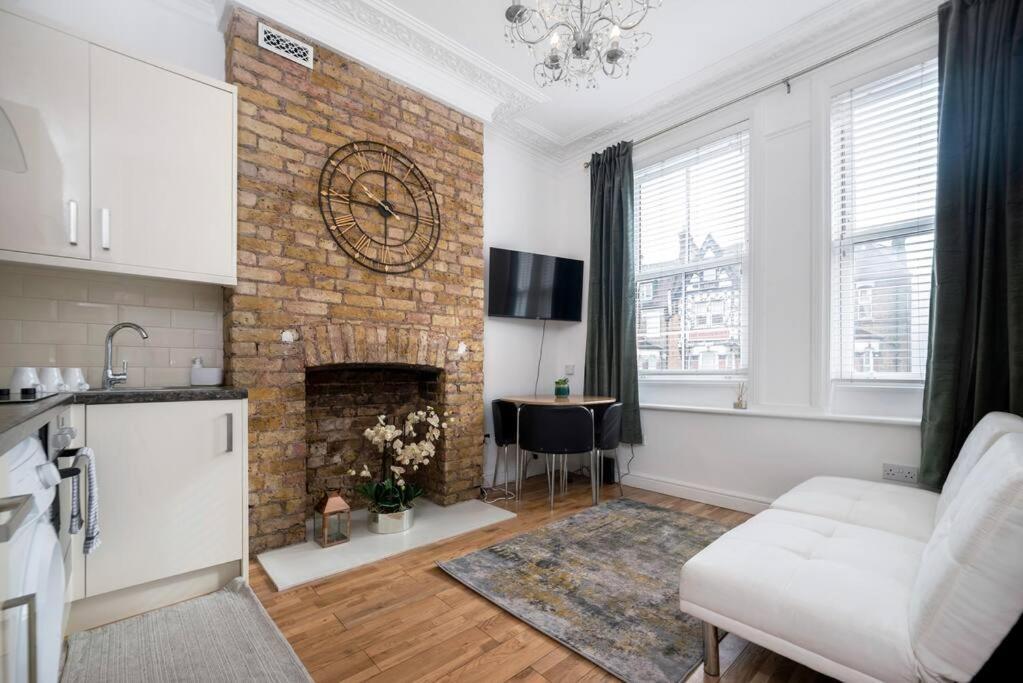 Flat In South West 1 Min To The Station Apartamento *