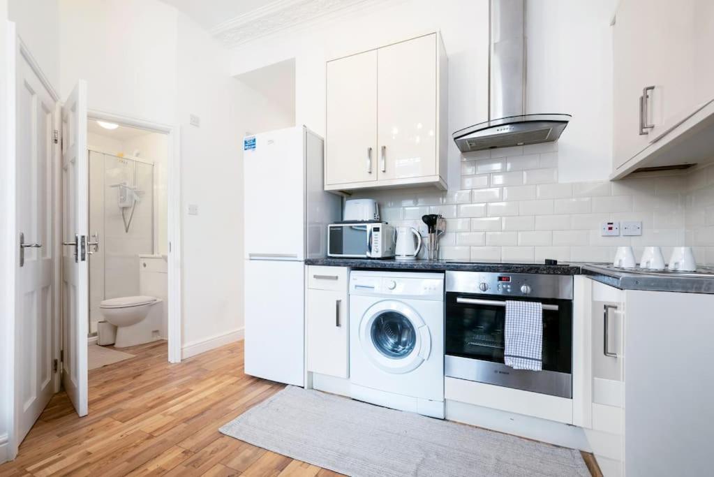 Apartamento Flat In South West 1 Min To The Station Londres