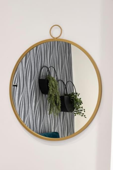Apartamento Cozy Nook: Stylish Studio, Walk To Park & Shop