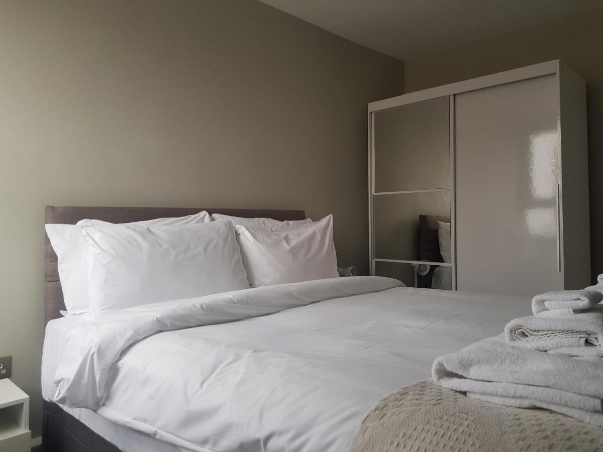 Beautiful 3-bedroom Flat With Stunning Views Londen