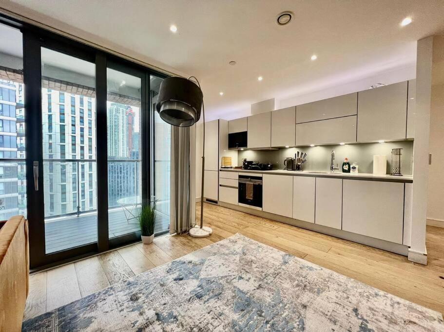 Modern & Secure 3br 2ba In The Heart Of Crossharbour * Londres