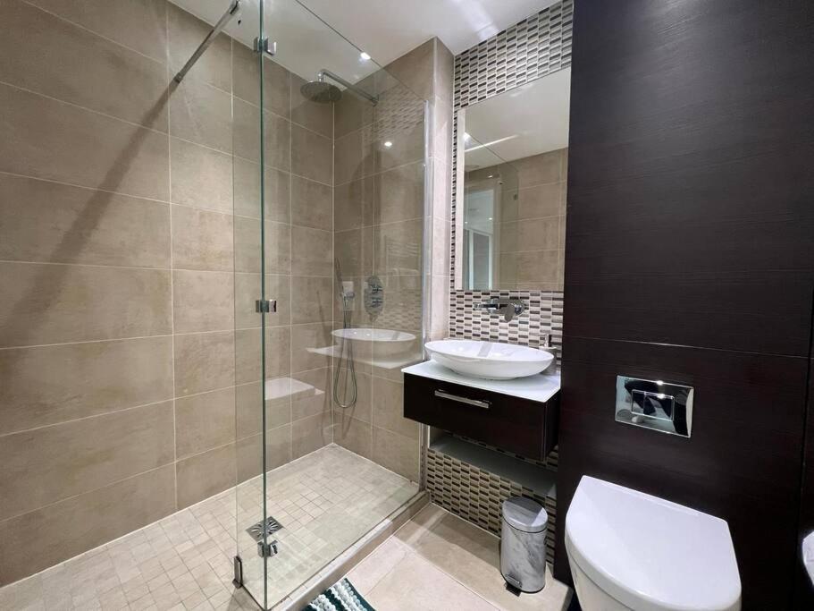 Modern & Secure 3br 2ba In The Heart Of Crossharbour Appartement *