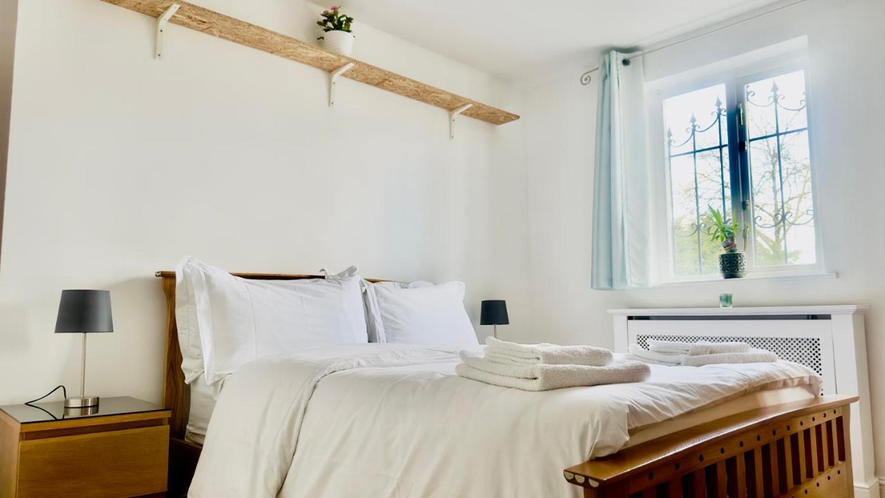 Amazing Location - Of London- 2 Bedroom Stunning Canal View House With Private Garden,parking & Balcony Apartamento Londres