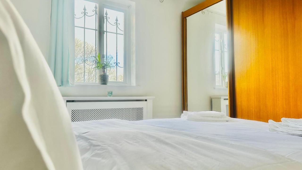 Amazing Location - Of London- 2 Bedroom Stunning Canal View House With Private Garden,parking & Balcony Apartamento