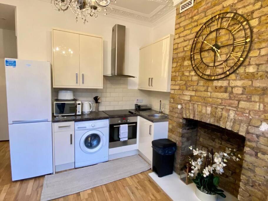 Flat In South West 1 Min To The Station * Londres