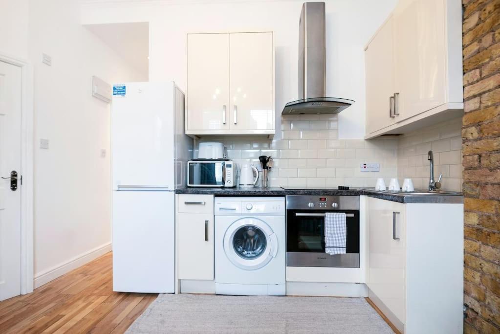 Flat In South West 1 Min To The Station Apartamento Londres