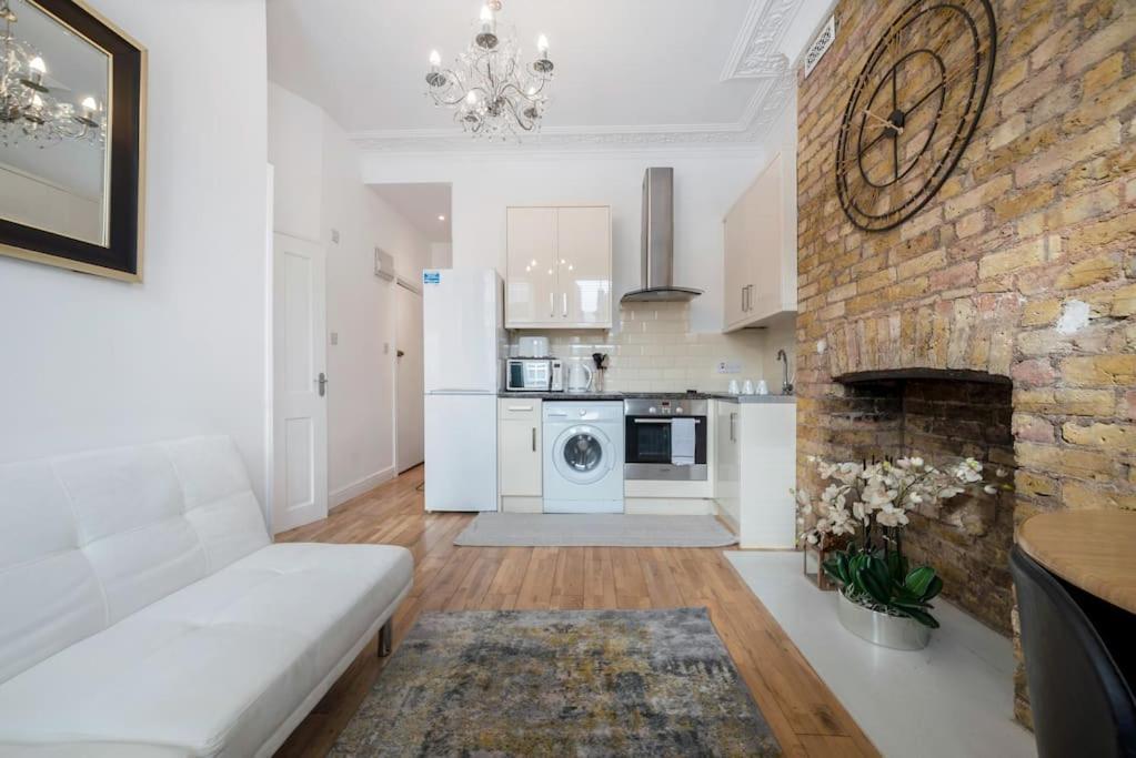Flat In South West 1 Min To The Station Apartamento *
