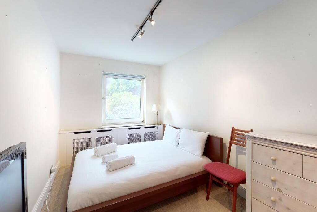Gorgeous 2 Bed Flat With Parking And Garden * London