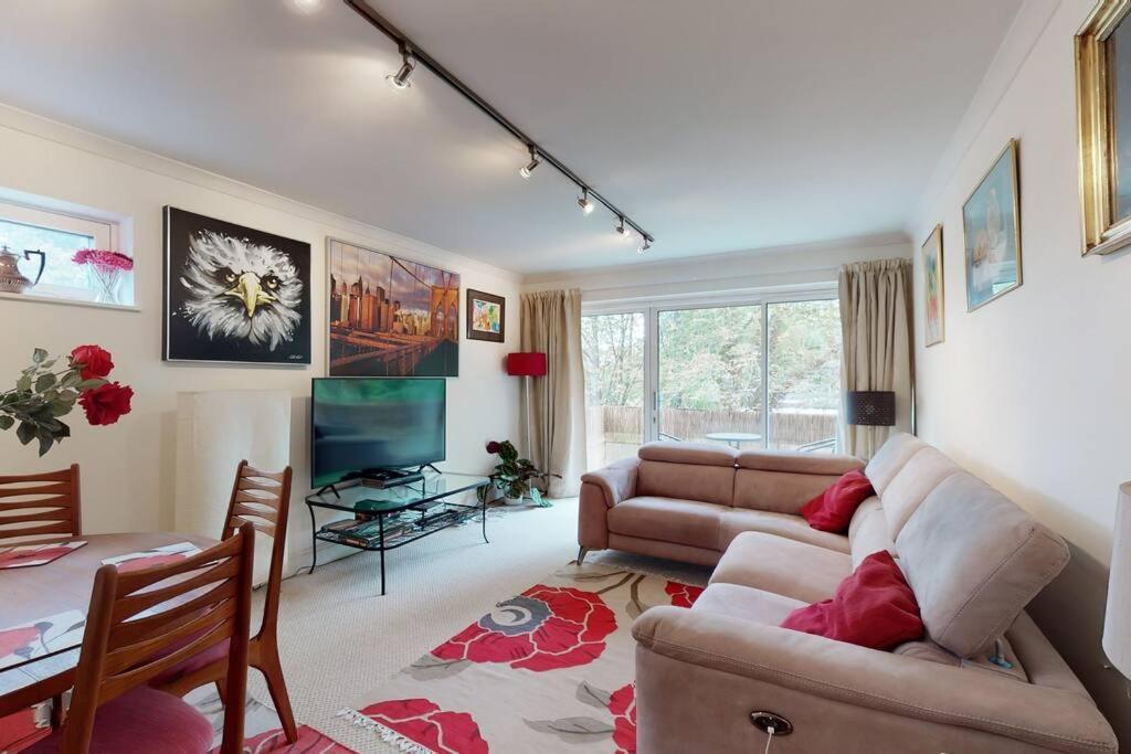 Apartment Gorgeous 2 Bed Flat With Parking And Garden