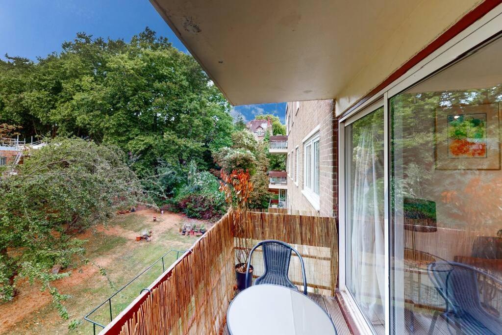 Gorgeous 2 Bed Flat With Parking And Garden London