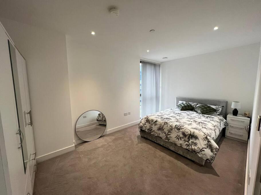Modern & Secure 3br 2ba In The Heart Of Crossharbour * Londres