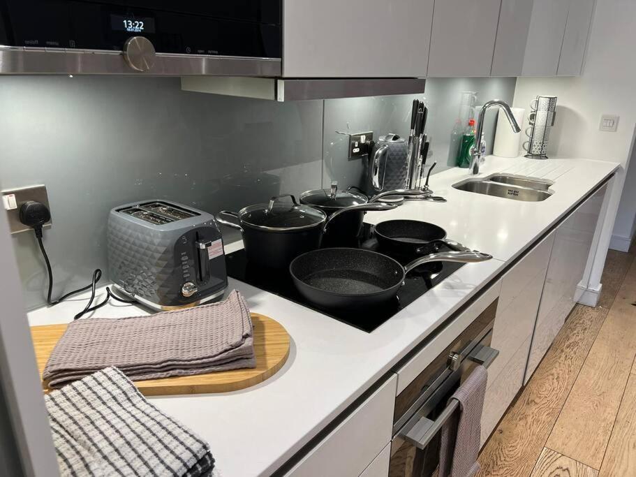 Modern & Secure 3br 2ba In The Heart Of Crossharbour Appartement *