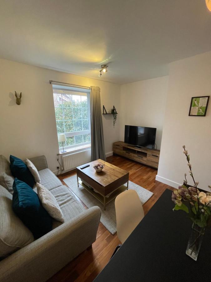 Spacious Flat Opposite The Oval Apartamento