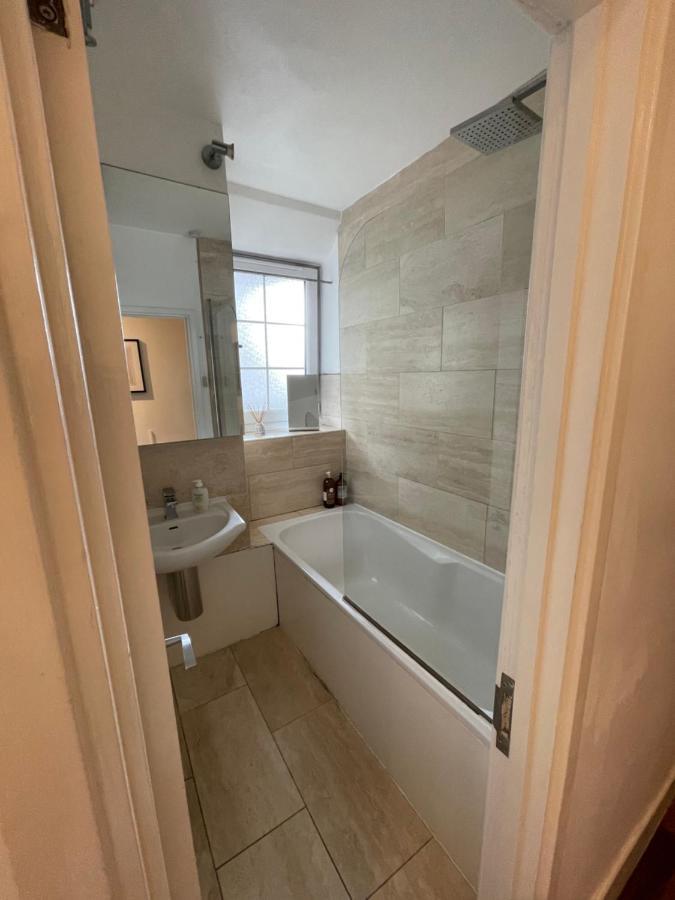 Spacious Flat Opposite The Oval * Londres